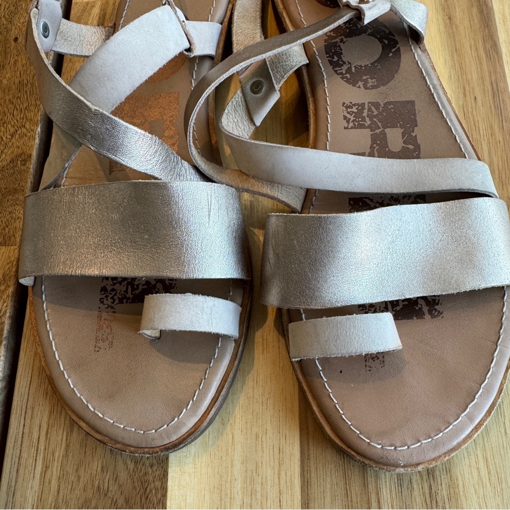 *SHOP CLOSING 4/26* Sorel Ella Criss Cross Sandals Nude Metallic 10